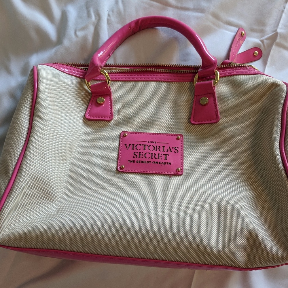 HOST PICK 💕🎉! Victoria's Secret Tote